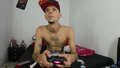 Snapshot of johan_and_antonella chatting on 15, 1, 2025 johan_and_antonella online show from 15, 1, 2025