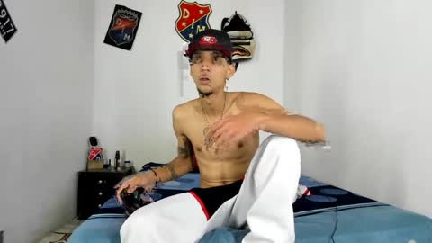 Snapshot of johan_and_antonella chatting on 17, 1, 2025 johan_and_antonella online show from 17, 1, 2025