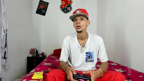 Snapshot of johan_and_antonella chatting on 19, 1, 2025 johan_and_antonella online show from 19, 1, 2025