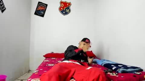 Snapshot of johan_and_antonella chatting on 27, 1, 2025 johan_and_antonella online show from 27, 1, 2025