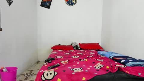 Snapshot of johan_and_antonella chatting on 27, 1, 2025 johan_and_antonella online show from 27, 1, 2025