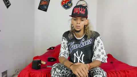 Snapshot of johan_and_antonella chatting on 27, 2, 2025 johan_and_antonella online show from 27, 2, 2025