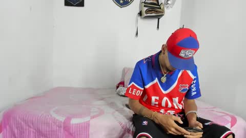 Snapshot of johan_and_antonella chatting on 28, 9, 2025 johan_and_antonella online show from 28, 9, 2025