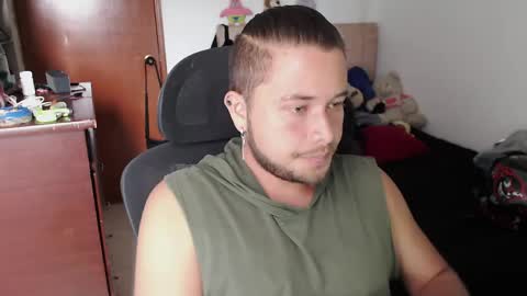 Snapshot of johanleonsweetboy chatting on 15, 5, 2026 JOHAN independient model online show from 15, 5, 2026