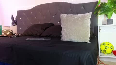 Snapshot of john_and_louis chatting on 12, 7, 2026 John online show from 12, 7, 2026