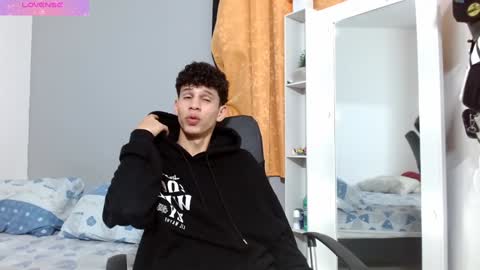 john_ssnow29 online show from 10, 12, 2024