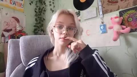 Snapshot of johnettareynero chatting on 5, 4, 2026 Toi online show from 5, 4, 2026