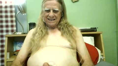 Snapshot of johnnieq1971 chatting on 22, 6, 2026 johnnieq1971 online show from 22, 6, 2026