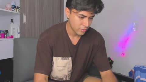 Snapshot of johnny_bravo777 chatting on 5, 2, 2025 johnny_bravo777 online show from 5, 2, 2025