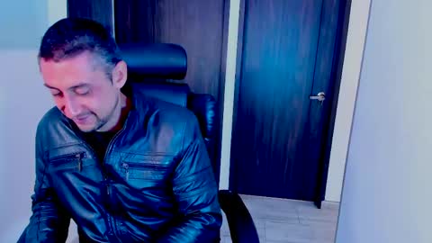 Snapshot of johnny_seens1 chatting on 12, 5, 2026 Johnny online show from 12, 5, 2026
