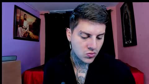 Snapshot of johny_multicum chatting on 1, 12, 2025 Johny online show from 1, 12, 2025