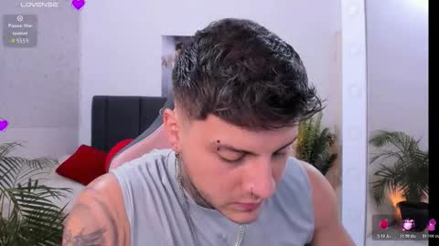 Snapshot of johny_multicum chatting on 18, 12, 2025 Johny online show from 18, 12, 2025