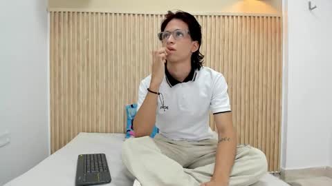 Snapshot of johss_shane chatting on 22, 11, 2025 JOHSS online show from 22, 11, 2025