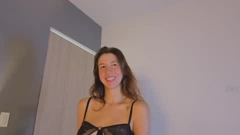 Snapshot of jolie_lov chatting on 11, 9, 2025 jolie_lov online show from 11, 9, 2025