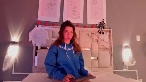 Snapshot of jolie_lov chatting on 30, 9, 2025 jolie_lov online show from 30, 9, 2025