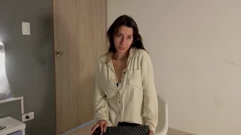Snapshot of jolie_lov chatting on 6, 10, 2025 jolie_lov online show from 6, 10, 2025