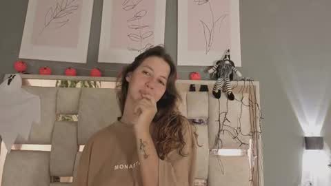 Snapshot of jolie_lov chatting on 24, 10, 2025 jolie_lov online show from 24, 10, 2025