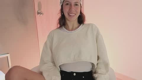 Snapshot of jolie_lov chatting on 4, 11, 2025 jolie_lov online show from 4, 11, 2025