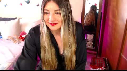 Jolie Mature online show from 14, 4, 2026