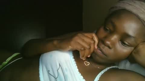 Snapshot of jollynabeb chatting on 2, 12, 2025 jollynabeb online show from 2, 12, 2025