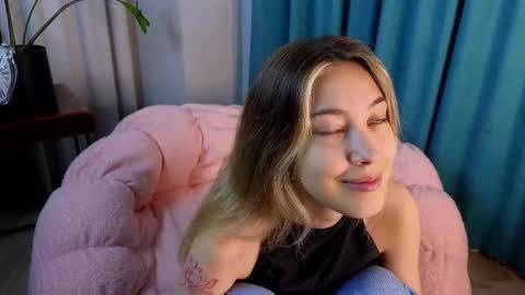 Snapshot of jolyndeb chatting on 20, 9, 2025 Viola online show from 20, 9, 2025