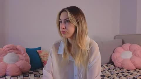 Snapshot of jolyndeb chatting on 29, 9, 2025 Viola online show from 29, 9, 2025
