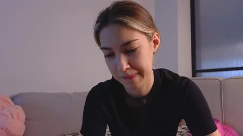 Snapshot of jolyndeb chatting on 4, 10, 2025 Viola online show from 4, 10, 2025