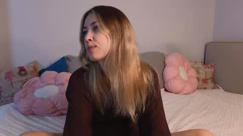 Snapshot of jolyndeb chatting on 5, 10, 2025 Viola online show from 5, 10, 2025