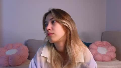 Snapshot of jolyndeb chatting on 6, 10, 2025 Viola online show from 6, 10, 2025