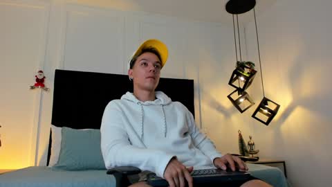 Jonathan Danielss  online show from 6, 12, 2024