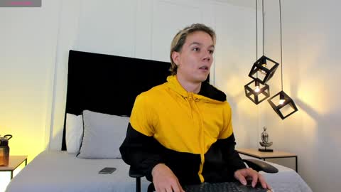 Jonathan Danielss  online show from 22, 1, 2025