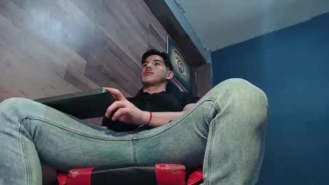 jonathancast08 online show from 27, 2, 2026