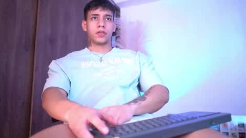 Snapshot of josep_davies chatting on 21, 12, 2025 Josep online show from 21, 12, 2025