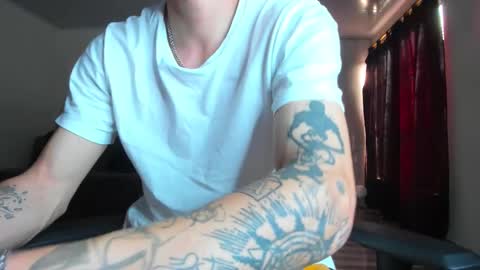 Snapshot of joshmiller_ chatting on 25, 11, 2025 Josh online show from 25, 11, 2025