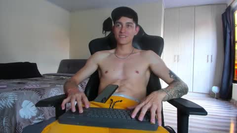 Snapshot of joshmiller_ chatting on 15, 12, 2025 Josh online show from 15, 12, 2025