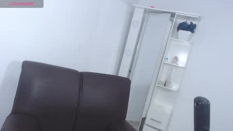 Josita rousell INSTAGRAM  majoestupy  online show from 6, 2, 2025