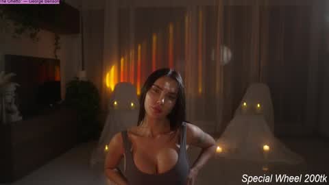 Jennifer Diaz online show from 21, 11, 2025