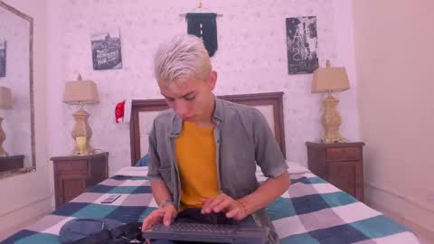 J U A N   L O V E R S online show from 5, 12, 2024