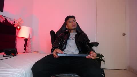 juancamilo66_ online show from 2, 1, 2025