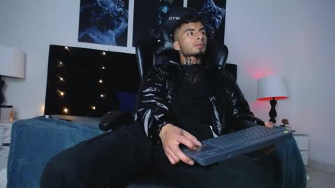 juancamilo66_ online show from 11, 2, 2025