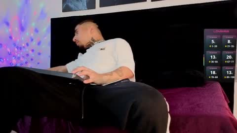 juancamilo66_ online show from 12, 4, 2026