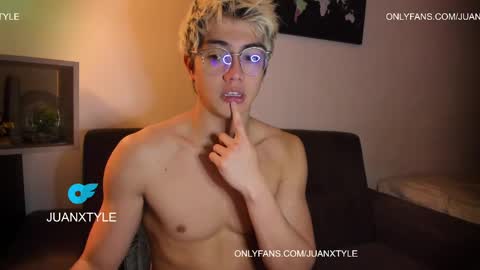 Snapshot of juancamroom chatting on 28, 4, 2026 . online show from 28, 4, 2026