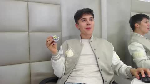 Snapshot of juangomm chatting on 15, 12, 2025 JuanGomm online show from 15, 12, 2025