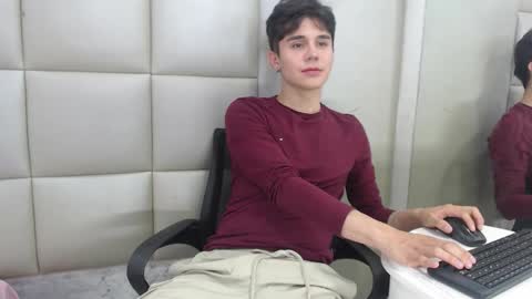 Snapshot of juangomm chatting on 21, 12, 2025 JuanGomm online show from 21, 12, 2025