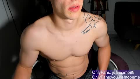 Snapshot of juanisimo_ chatting on 4, 5, 2026 JUANISIMO online show from 4, 5, 2026