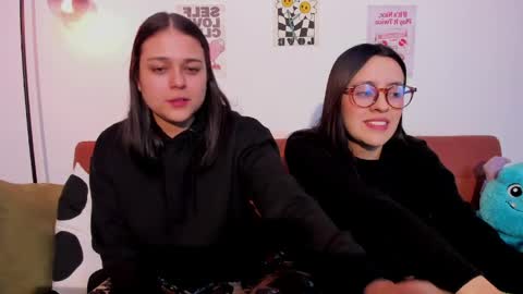 juanitaaa_ online show from 1, 6, 2026