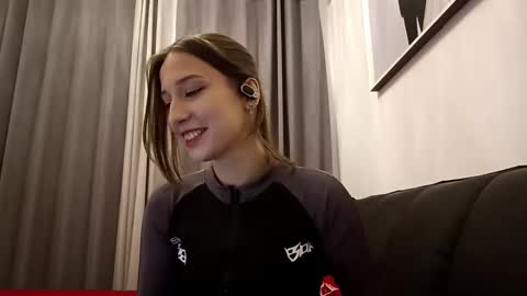 Hi Im Mia 18 years old online show from 27, 9, 2025