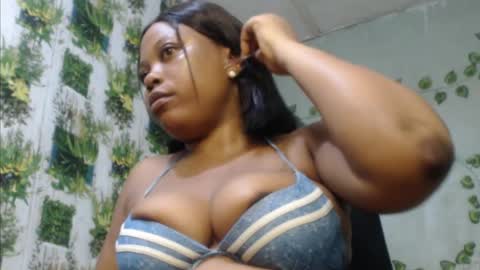 Snapshot of juicy_gold22 chatting on 5, 1, 2025 Mariagold online show from 5, 1, 2025