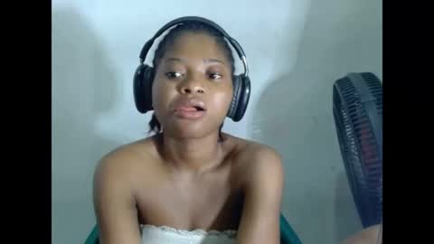 juicynpinkx online show from 28, 4, 2026