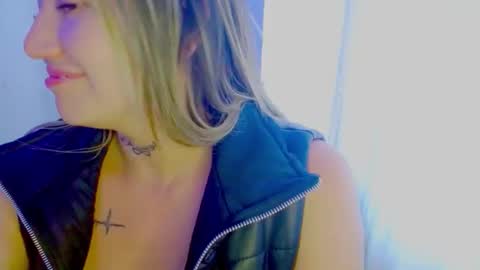  Juliana Torres  online show from 21, 10, 2025